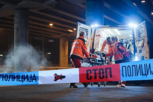 STRAVIČAN POŽAR U MIRIJEVU! Muškarac izvučen bez svesti, hitno prevezen na reanimaciju!