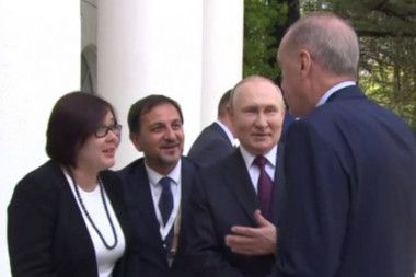 PUTIN SE MNOGO OBRADOVAO: Erdogan stigao u Soči, predsednik Rusije ga dočekao KAO NAJROĐENIJEG, evo šta mu je rekao! (VIDEO)