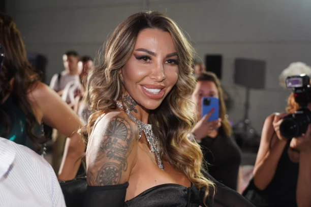 ŠOK-BOMBA UŽIVO U EMISIJI - Aneli Ahmić RASKRINKANA, svi detalji PRIVOĐENJA obelodanjeni!