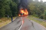 VATRA UGAŠENA, POVREĐENIH NEMA! Oglasio se MUP posle požara u kome je izgoreo autobus! (VIDEO)