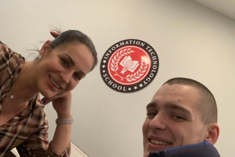 Milena Kačavenda sa sinom