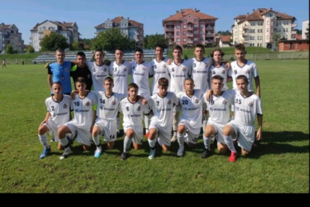 POMAMA ZA FUDBALOM U PLANI Više od 100 dece kali se za seniore FK Morava