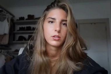 MAJKA JOJ JE PREMINULA DESET DANA NAKON POROĐAJA! Tužna sudbina bivše rijaliti učesnice - jedna GREŠKA lekara promenila joj je život!