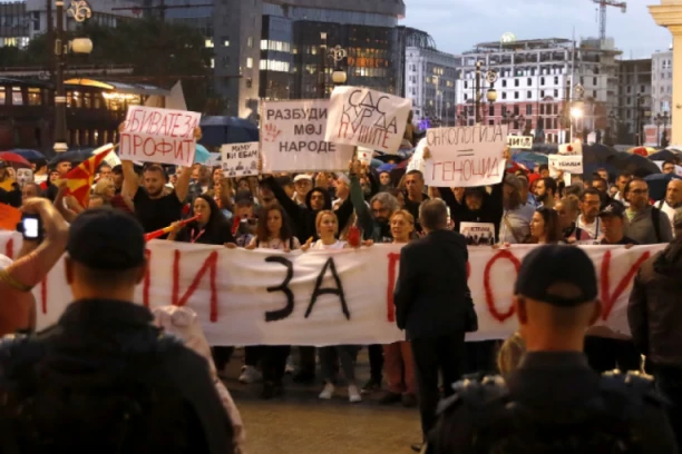 "RAZBUDI SE MOJ NARODE"! Dve osobe uhapšene na protestima u Skoplju zbog krađe citostatika! Lekari bolesnima davali fiziološki rastvor umesto leka"!