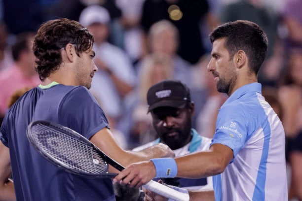 BUKMEJKERI PREŽALILI AMERIKANCA! Određene KVOTE za meč Novaka i Tejlora Frica!