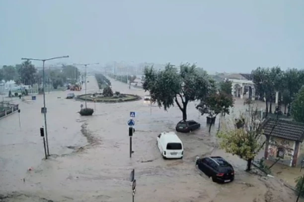 PRVO KUKAJU PA SAD NEĆE! Dobar deo srpskih turista ne želi da napusti Grčku, hoće da nastave letovanje! TAMO KATASTROFA BIBLIJSKIH RAZMERA!