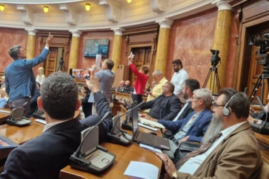 ĆUTA, ALEKSIĆ, BORKO I MILIVOJEVIĆ NE ŽELE POVEĆANJE PENZIJA I POMOĆ ZA DECU: Vladimir Orlić poslao jasnu poruku delu opozicije (VIDEO)