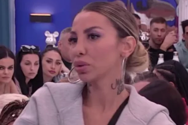 REKAO MI JE DA ĆU UMRETI ZA DEVET MESECI: Aneli istrpela brutalne uvrede, muž joj priredio pakao, pa zapalio kod Stanije!