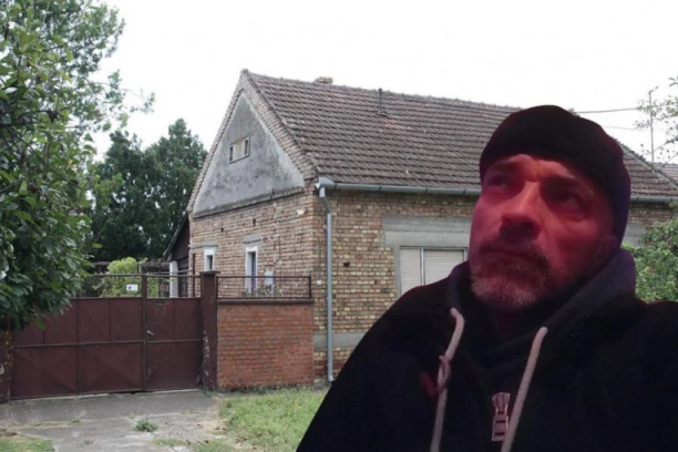 VOZAČ PUNTA SMRTI VIŠE PUTA BIO U ''LAZI LAZAREVIĆ''? Ovo je kuća izgorelog Dejana J., komšije tvrde da je lečeni PSIHIČKI BOLESNIK! (FOTO)