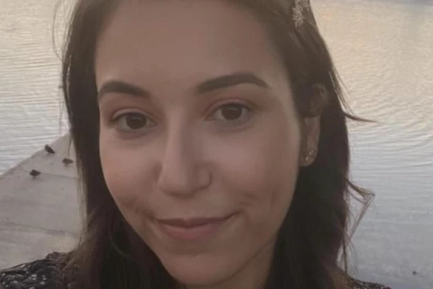 IGNORISALA JE BOL U STOMAKU, A ONDA JE STIGLA POTVRDA OD ČEGA ZAISTA BOLUJE: Devojka (22) suočila se sa stravičnom dijagnozom na koju nije ni sumnjala (FOTO)