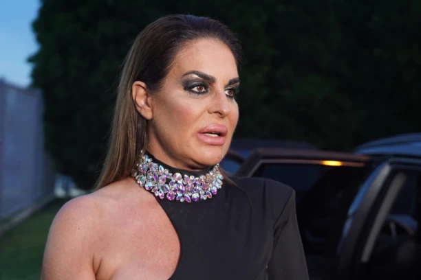 OVA POZNATA ŽENA JE KAČAVENDINA KUMA: Zgodnu crnku svi znate, nećete verovati o kome se radi (FOTO)