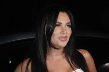 PRVE SLIKE STANIJE U SRBIJI: Starleta večeras stiže u Šimanovce, pred kamerama IZNOSI ISTINU o Aneli i Asminu!