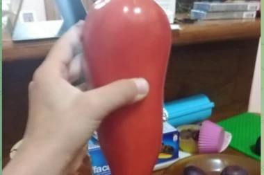 NIKADA NE BISTE POGODILI ŠTA JE NA SLICI! Liči na papriku, a reč je o jednoj od NAJSKUPLJIH SORTI voća koje Srbi obožavaju! (FOTO/VIDEO)