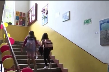 DECA U OVOJ ŠKOLI U OKOLINI BEOGRADA "CVILE OD UMORA": Dete u prvom razredu provodi školi 10 sati