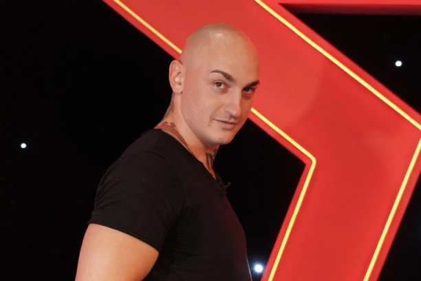 PREPOZNAJETE LI DESINGERICU? Isplivala stara slika, uhapšeni reper bez tetovaža i sa puštenom kosom NE LIČI NA SEBE! (FOTO)