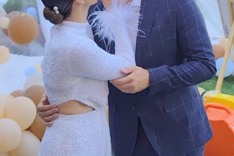 Ivana Pavković i Petar Mitić prvi rođendan blizanaca
