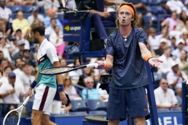 RUS ISPAO, RUS U POLUFINALU: Sjajan meč i revija brejkova u Njujorku!