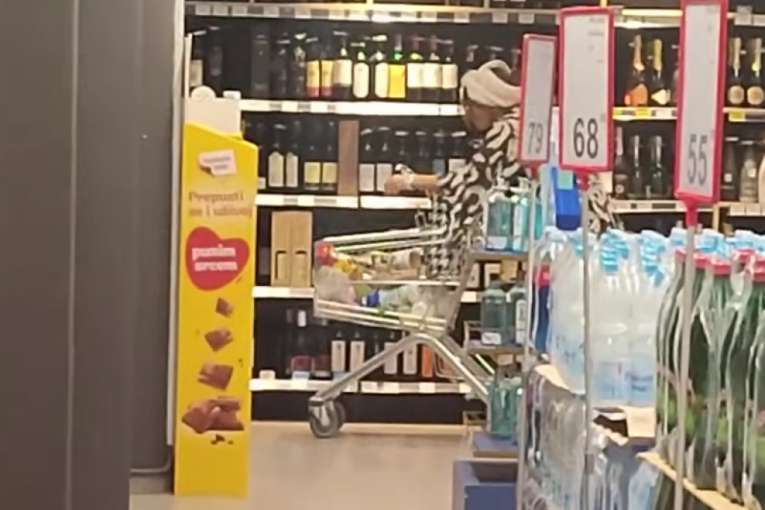 Ana Nikolić papaaraco