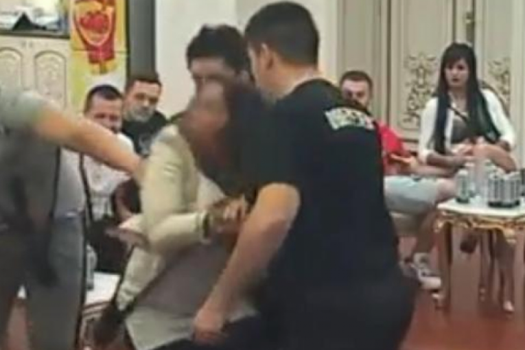 Sita Ahmić tuča Parovi