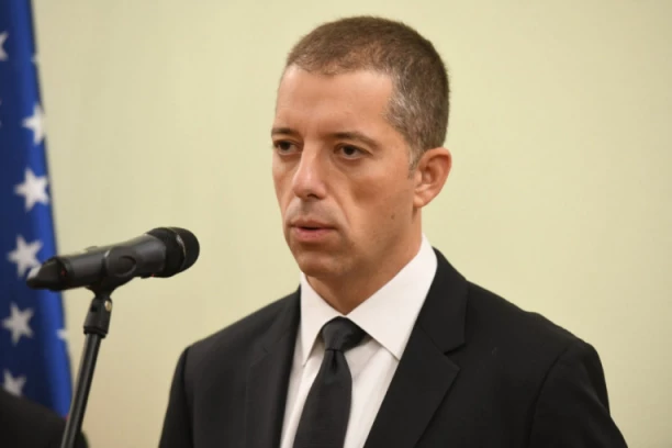 TRAGEDIJA U NOVOM SADU JE OPOMENA I LEKCIJA ZA SVE NAS! Đurić: Samo zajedno možemo izgraditi budućnost koju zaslužujemo