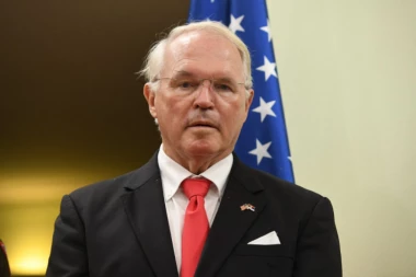 VIŠE NE ZNAJU ŠTA ĆE OD MUKE! Đilasovci VELIČALI STRANCE, a sada im ni Kristofer Hil ne valja: Lideri liste "Srbije protiv nasilja"  napali ambasadora jer je osudio VANDALIZAM