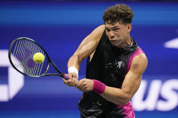 ŠELTON POKORIO TOKIO: PRVA titula u KARIJERI!