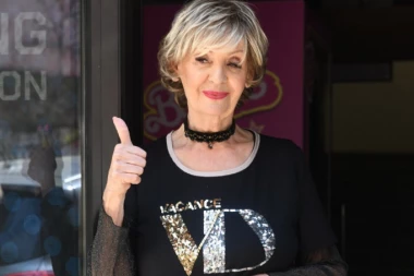 PORODIČNA DRAMA LEPE LUKIĆ! Banka joj oduzela KUĆU zbog HIPOTEKE i prodala za MILION: Pevačica otkrila šta se desilo!