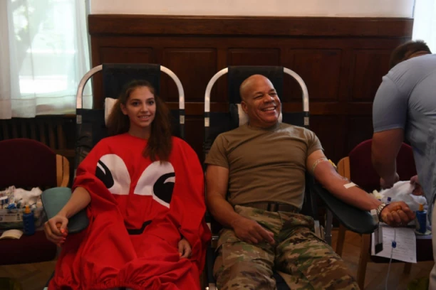 KOMANDANT NACIONALNE GARDE OHAJA DAO KRV U BEOGRADU: Haris: Srbi uvek treba da se sećaju vremena kada smo podržavali jedni druge