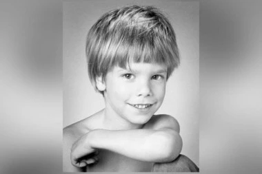 DEČAK JE IZ NAJMONSTRUOZNIJEG RAZLOGA UŠAO U ISTORIJU: Tog dana nije stigao do autobuske stanice, a onda je šokantna istina otkrivena 33 GODINA KASNIJE - doživeo je HOROR