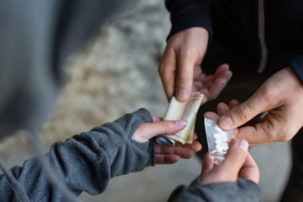 "MJAU-MJAU" DROGA SVE PRISUTNIJA NA TRŽIŠTU! Jeftina je, a koriste je i tokom intimnih odnosa - EVO i da li je stigla u Srbiju!