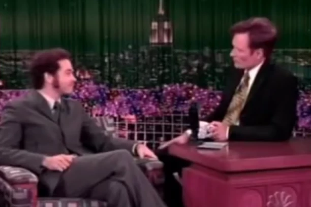 SNIMAK VODITELJA KOJI IZAZIVA JEZU: Znao za zlodela doživotno osuđenog glumca zbog SILOVANJA? (VIDEO)