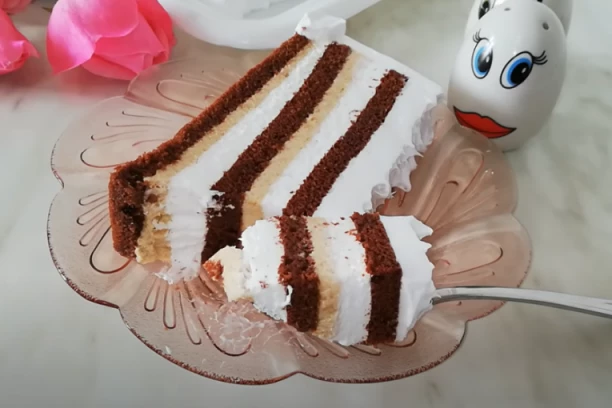 NAJTRAŽENIJI RECEPT ZA ČOKO MOKO TORTU: Bez pečenja, spremna očas posla i KRALJICA praznične trpeze