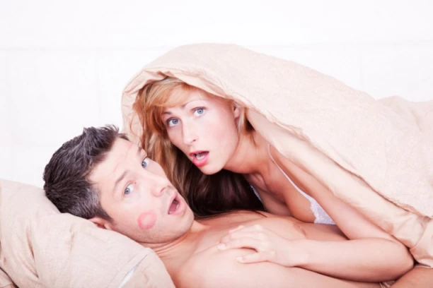 VELIKO ISTRAŽIVANJE! U KOJIM PROFESIJAMA IMA NAJVIŠE ŠVALERA: Direktori i medicinske sestre ŠAMPIONI PRELJUBE, otkriveno i koji su im najčešći IZGOVORI kada nisu kod kuće!