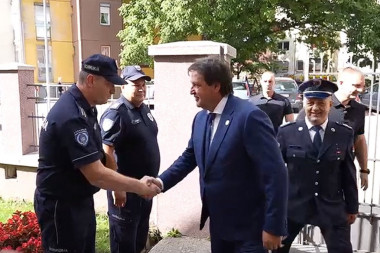 Ministar Gašić u Pirotu: Posetio pripadnike Policijske uprave, ocenio bezbednosnu situaciju (VIDEO)