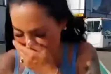 TRUDNICA IZBAČENA IZ AVIONA: Zbog prtljaga zatražila pomoć stjuardese, a umesto toga je doživela TORTURU