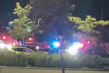 TRAGEDIJA U KUĆI, JEDNA OSOBA UBIJENA A TRI RANJENE: Policija zatekla krvav prizor, lekari imali pune ruke posla