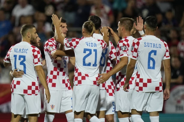 FUDBALERI HRVATSKE U ŠOKU: Desio im se "albanski scenario"! PREKINUT meč!