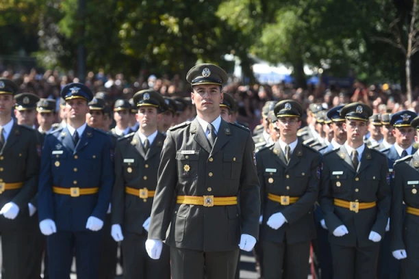 REPUBLIČKA IZBORNA KOMISIJA DONELA ODLUKU GDE ĆE GLASATI LICA KOJA SLUŽE VOJNI ROK: Odluka se odnosi i na one koji su na vojnoj vežbi ili na školovanju