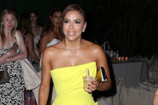 Eva Longorija u žutoj haljini