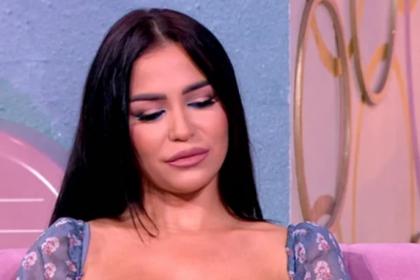 ALEKSANDRI MLADENOVIĆ ALKOHOL UGROZIO ZDRAVLJE! Pevačicu SRAVNILE vesti, odmah donela ŠOK-ODLUKU - evo u kakvom je stanju! (VIDEO)