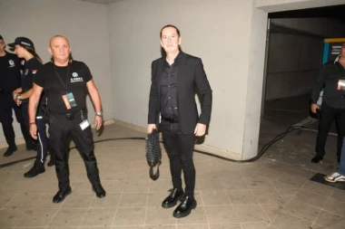 TUŽNE VESTI IZ PORODIČNOG DOMA NAŠEG PEVAČA: Najbolnije reči razaraju DUŠU - OVO ga je slomilo!