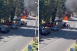 JAKA DETONACIJA ODJEKNULA PETLOVIM BRDOM! Automobil izgoreo do neprepoznatljivosti - vatrogasci brzinom svetlosti izašli na teren! (VIDEO)
