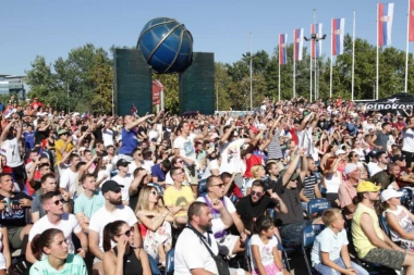 LUDNICA ISPRED ARENE: CELA Srbija  BODRI "ORLOVE"