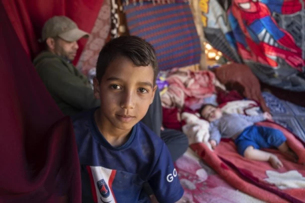 NE DAO BOG NIKOM OVAKVU NESREĆU: Marokanac bio primoran da bira koga će da spase iz ruševina, roditelje ili sina! Evo šta je uradio!