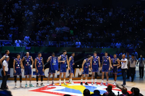 DOČEK MOŽE DA POČNE: Košarkaši SLETELI u Srbiju! (FOTO GALERIJA)