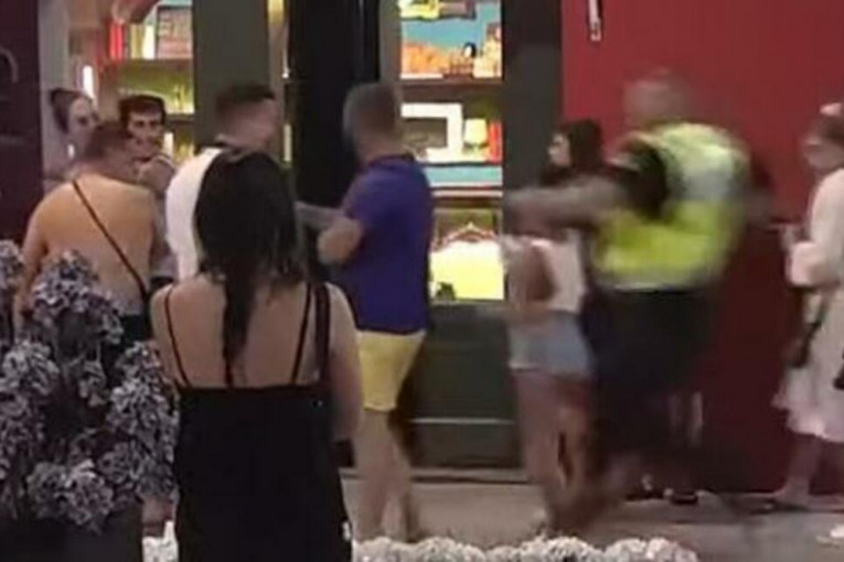 Čuburac i Bebica tuča Elita 7 Zadruga