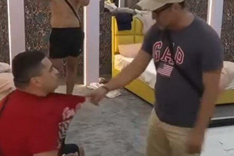 Čuburac i Bebica tuča Elita 7 Zadruga