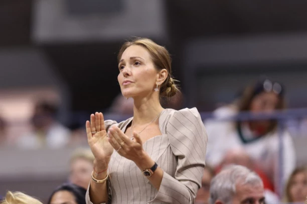 KAKO JE JELENA ĐOKOVIĆ IZGLEDALA PRE NEGO ŠTO JE POSTALA VEGANKA: Razlika je baš VIDNA, i mnogi tvrde da je bila mnogo lepša (FOTO GALERIJA)