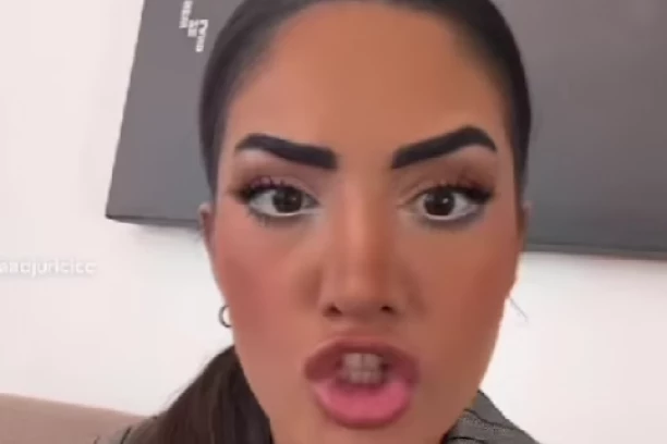 ANĐELA ĐURIČIĆ NAPOKON PREKINULA TIŠINU, OVO JE SKRIVALA OD SVIH: Fanovi van sebe, ne veruju šta joj se dešava!