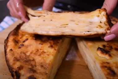 CRNOGORSKA PITA OD KUKURUZNOG BRAŠNA: Ovakvu još niste jeli, a tajna je prelivu koji ne može biti ukusniji (FOTO)